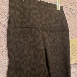 Lululemon 🐆 Align Crop 21"  ***NEW W/ TAGS!!***